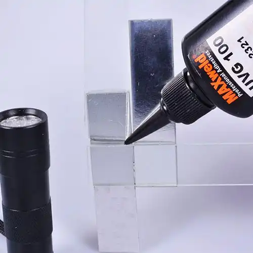 چسب یو وی چیست؟